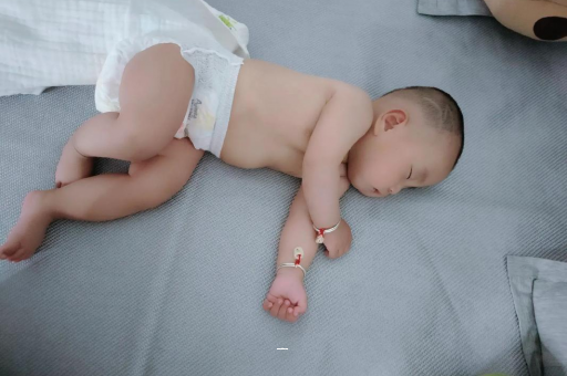 格尔木宝宝脚心出汗怎么回事